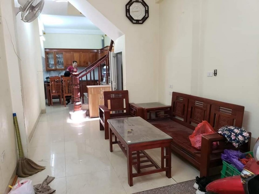 Tôi cần bán gấp căn nhà cách mặt phố Đông Thiên, Hoàng Mai 100m, dtsd 36m2, 5 tầng