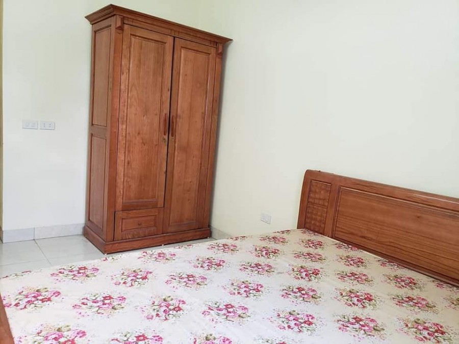Tôi cần bán gấp căn nhà cách mặt phố Đông Thiên, Hoàng Mai 100m, dtsd 36m2, 5 tầng