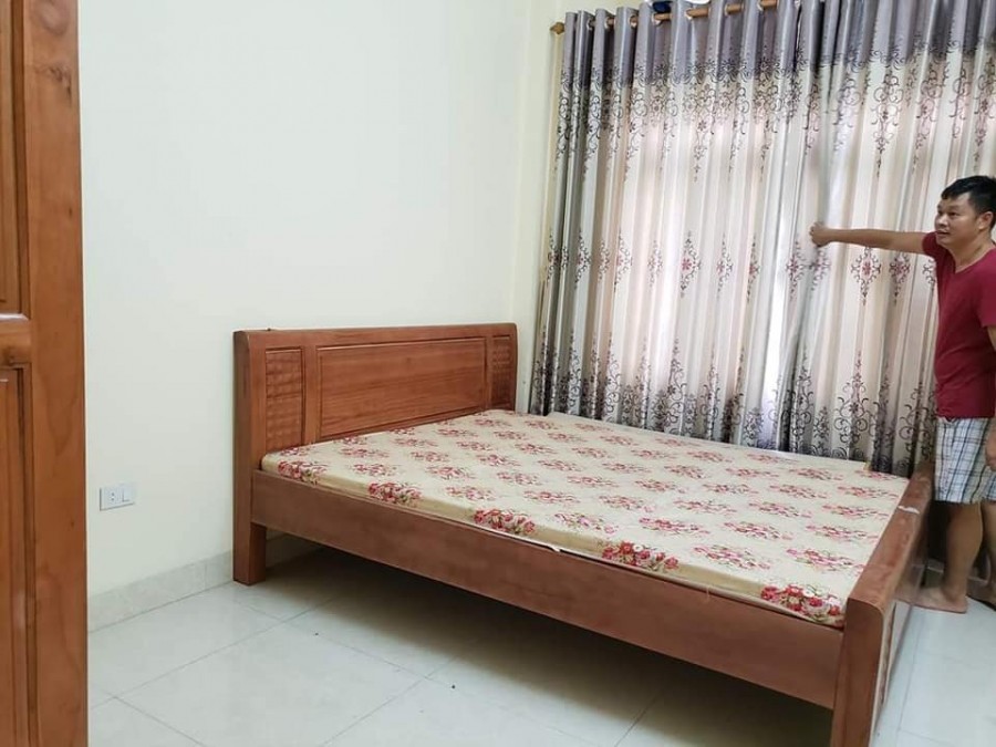 Tôi cần bán gấp căn nhà cách mặt phố Đông Thiên, Hoàng Mai 100m, dtsd 36m2, 5 tầng
