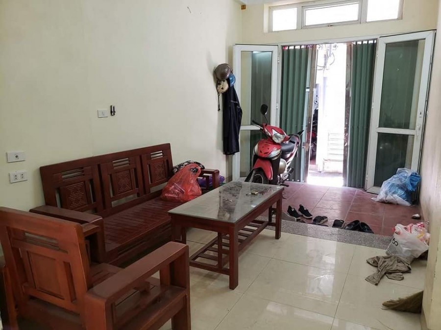 Tôi cần bán gấp căn nhà cách mặt phố Đông Thiên, Hoàng Mai 100m, dtsd 36m2, 5 tầng