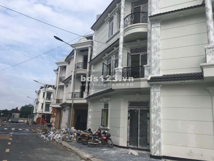 Nhà phố thương mại đẳng cấp châu âu ở ngay trung tâm TP Dĩ An tỉnh Bình Dương