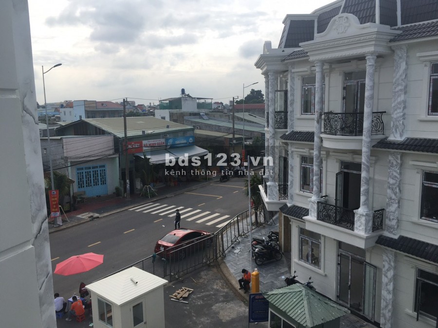 Nhà phố thương mại đẳng cấp châu âu ở ngay trung tâm TP Dĩ An tỉnh Bình Dương