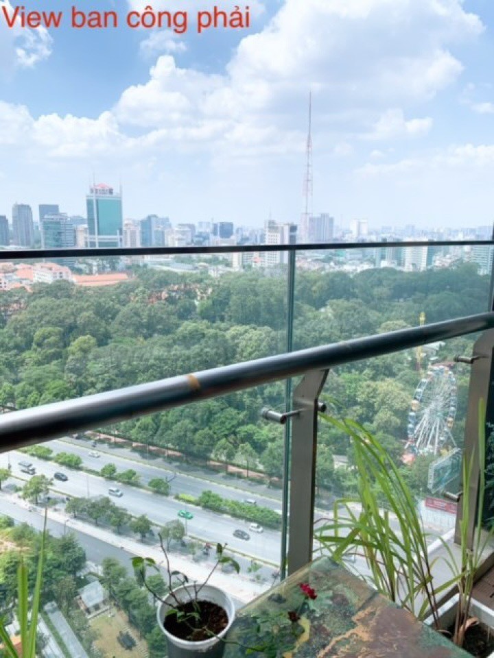 Bán gấp căn hộ Vinhomes Golden River Ba Son, liên hệ ngay em Hạnh 0949.090.636