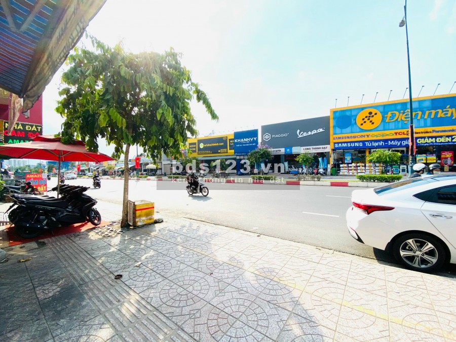 Cho thuê nhà mt đường Lê Văn Việt. Diện tích 10x19, khu sầm uất