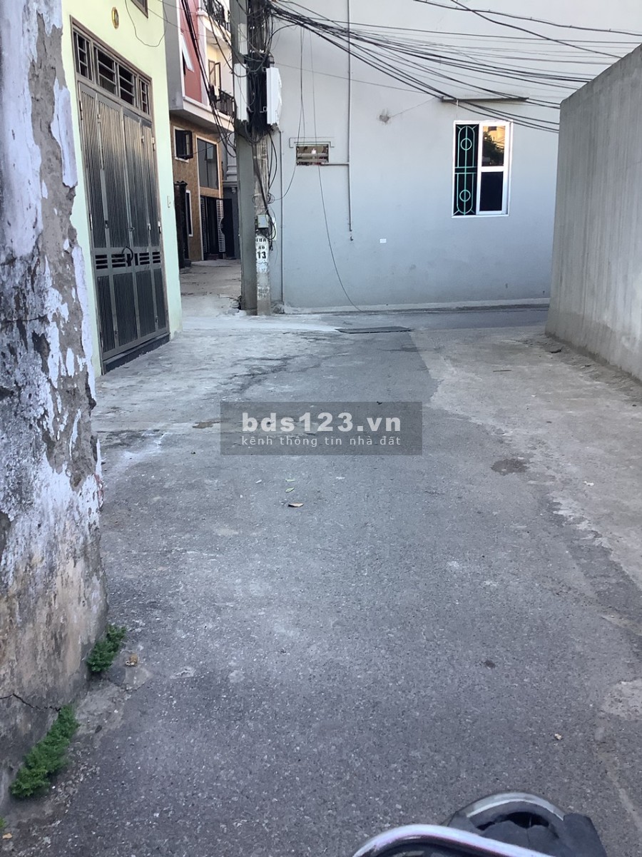 Chủ cần Bán gấp nhà 4 tầng 40m * 4m Cổ Linh Thạch Bàn, gần Aeon, Cầu Vĩnh Tuy, ô tô đậu cửa