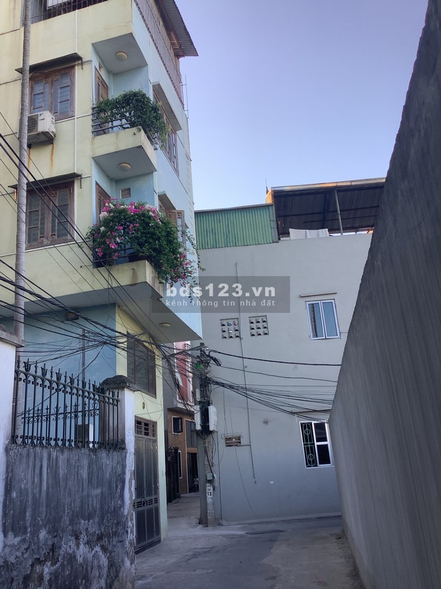 Chủ cần Bán gấp nhà 4 tầng 40m * 4m Cổ Linh Thạch Bàn, gần Aeon, Cầu Vĩnh Tuy, ô tô đậu cửa