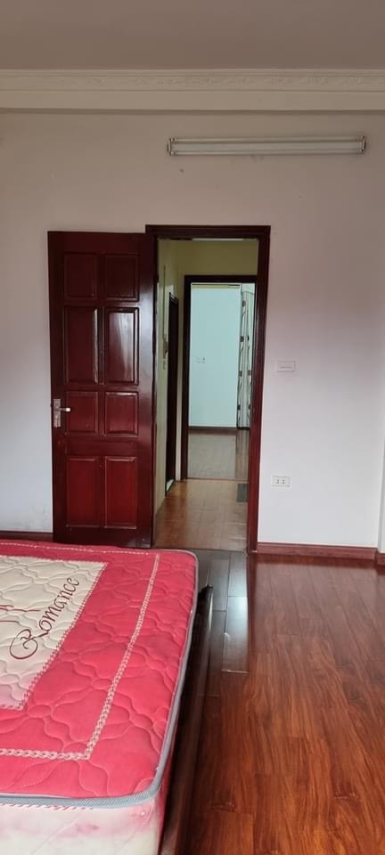 Chủ cần Bán gấp nhà 4 tầng 40m * 4m Cổ Linh Thạch Bàn, gần Aeon, Cầu Vĩnh Tuy, ô tô đậu cửa