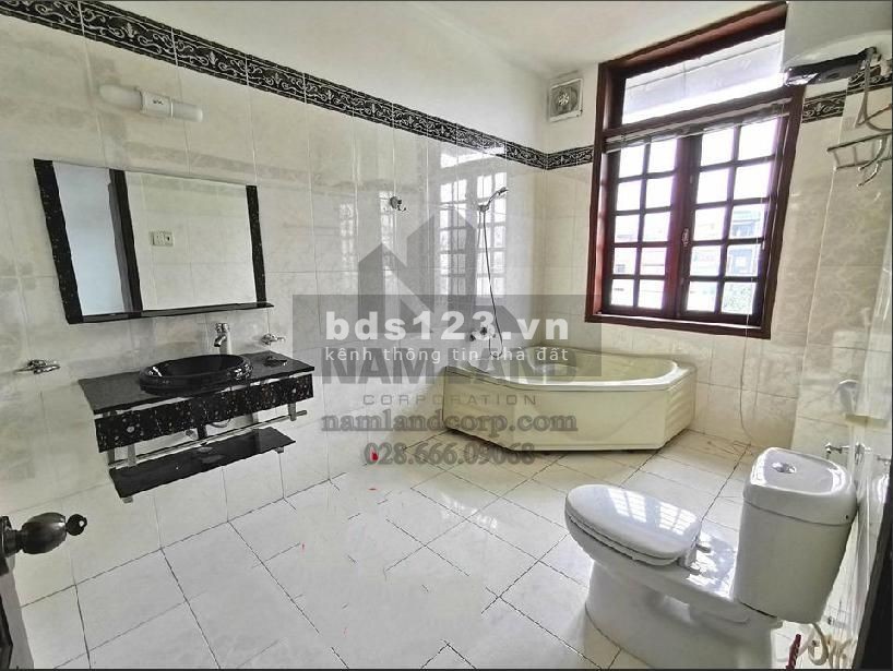 Villa hiện đại, có sân đường 9, Bình An chỉ còn 30tr diện tích 360m2