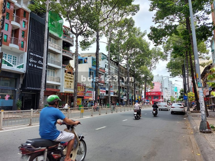 Nhà mặt tiền trung tâm vỉa hè 6m Quận 5, 4 tầng, giá chỉ 18.6 tỷ