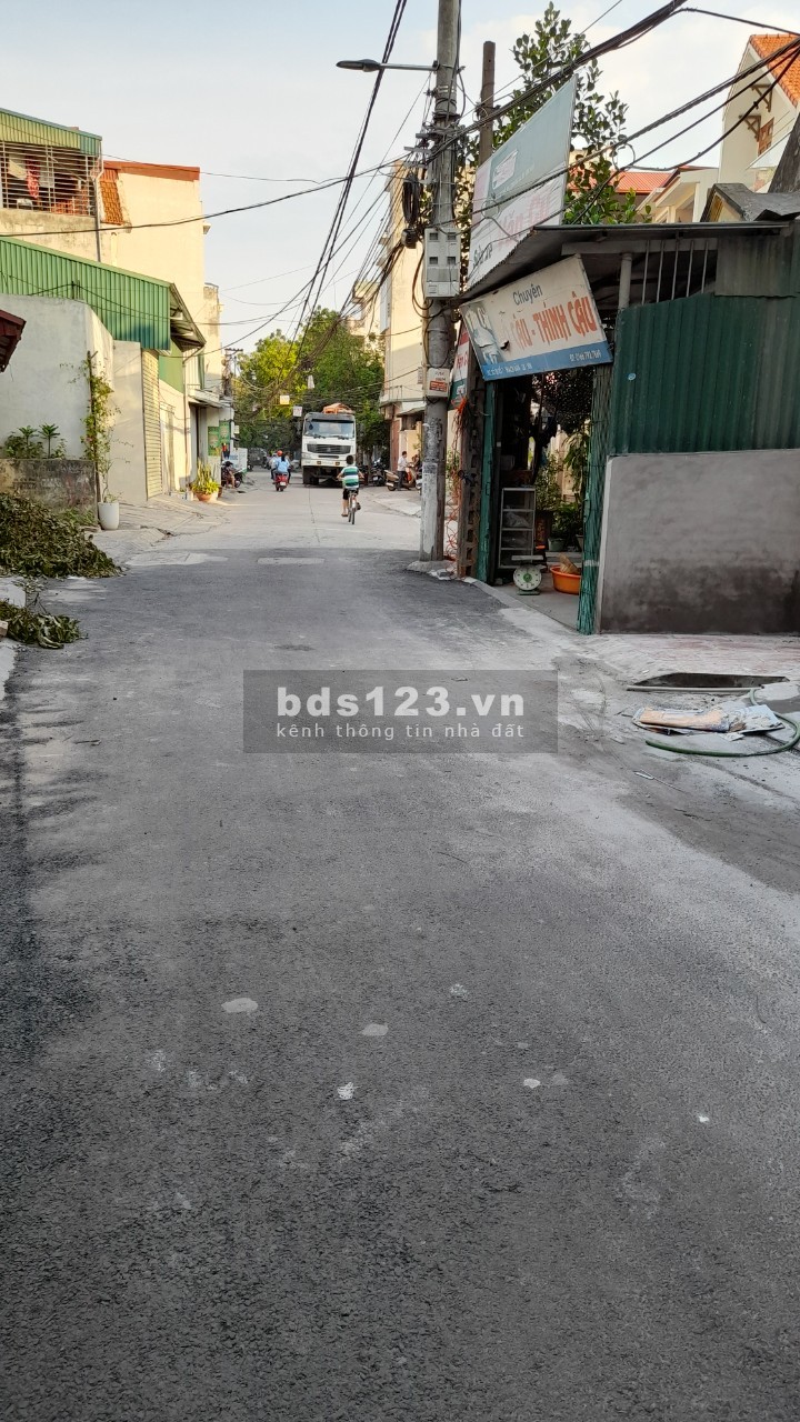 Bán nhà đẹp Thạch Bàn, Long Biên, dt 52m2, mt 5m, giá 4.8 tỷ, ô tô 7 chỗ vào nhà