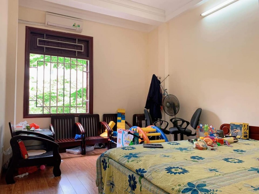 Bán Nhà Trần Thái Tông, Cầu Giấy DT 38m2, 6T Kinh Doanh, Ô tô, Nhỉnh 4 Tỷ.