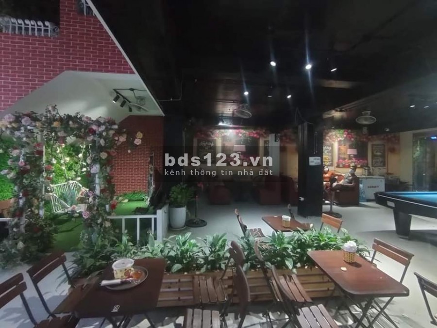 Bán tòa nhà mặt phố Q. Long Biên 140m2 x 8T, MT 8m, giá 33 tỷ, Thang máy, cho thuê 150tr/th.