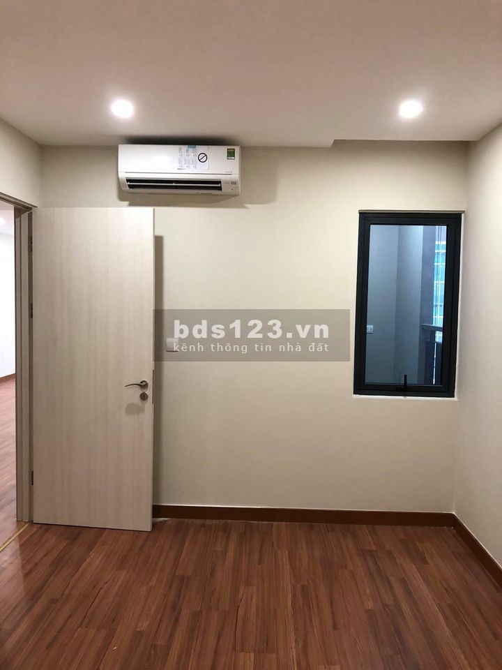 Cho thuê Chung cư Gold Season Nguyễn Tuân 2 ngủ đồ cơ bản 12 triệu/tháng. Lh 0377983070