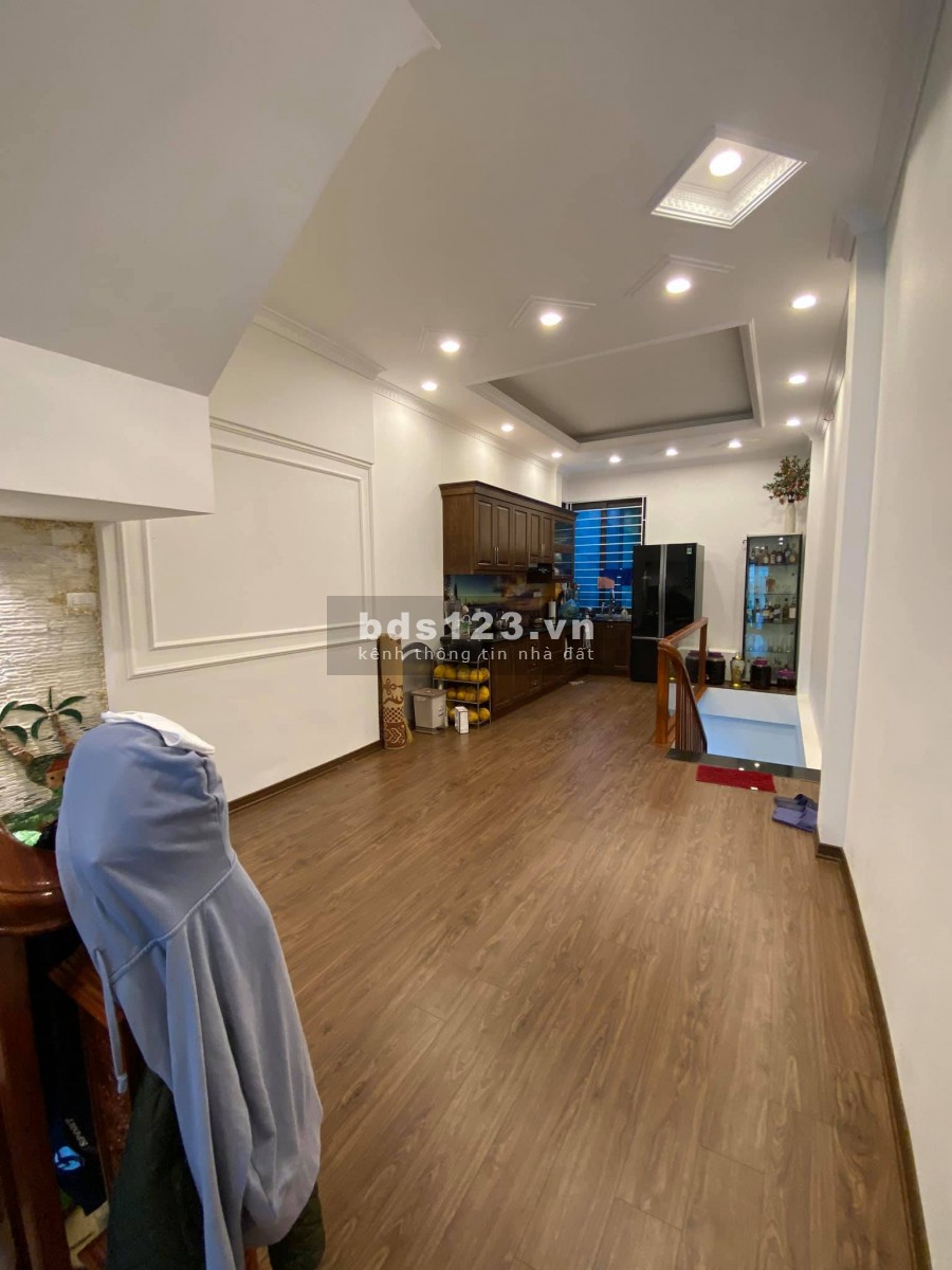 Đất vượng khí tài lộc bao đời 50m2*4T Đại La tròn 3 Tỷ
