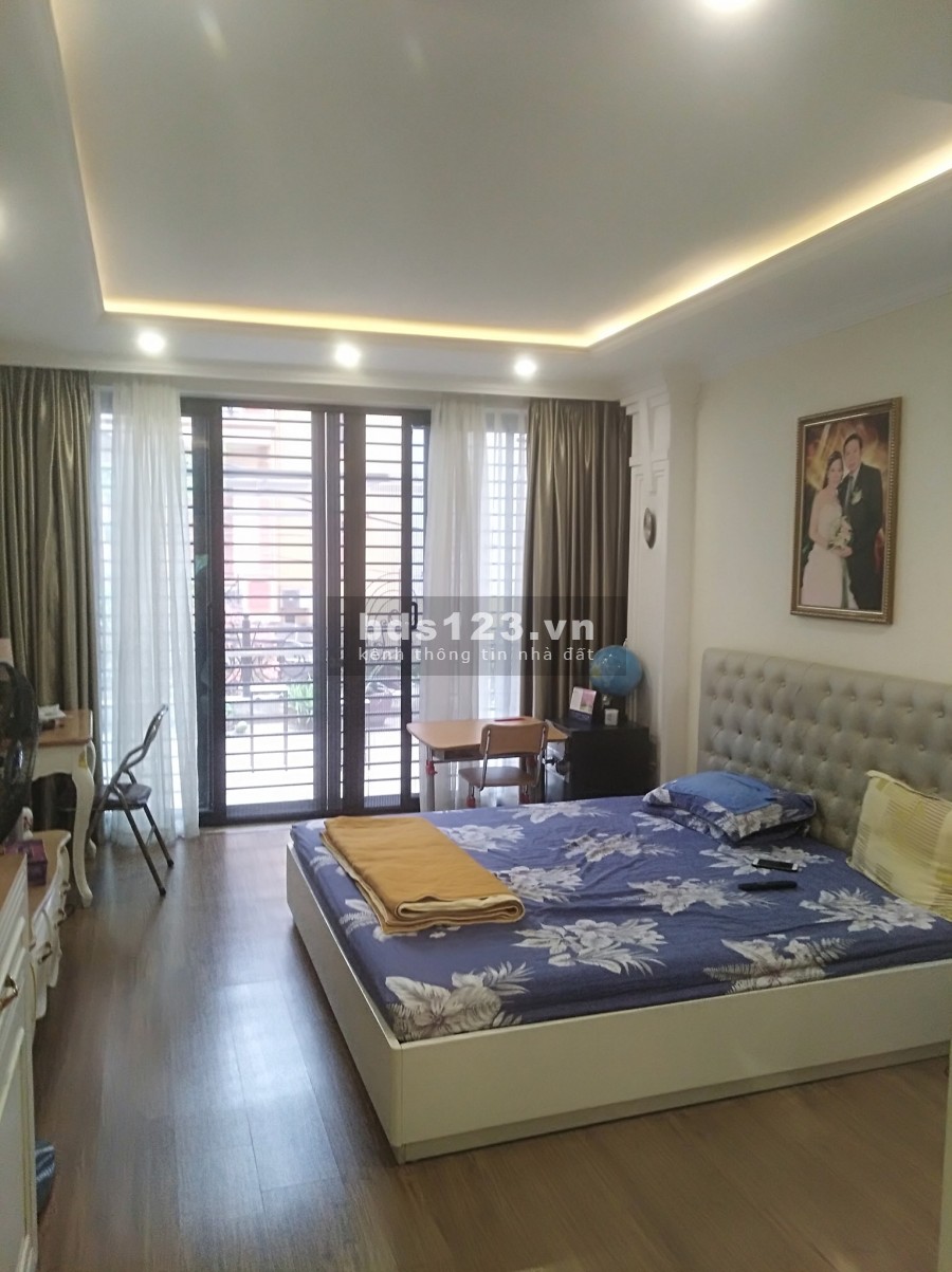 Bán Nhà Nguyễn Khánh Toàn, Cầu Giấy, 90M2 x 6T, MT 4m, giá 12.5 tỷ.