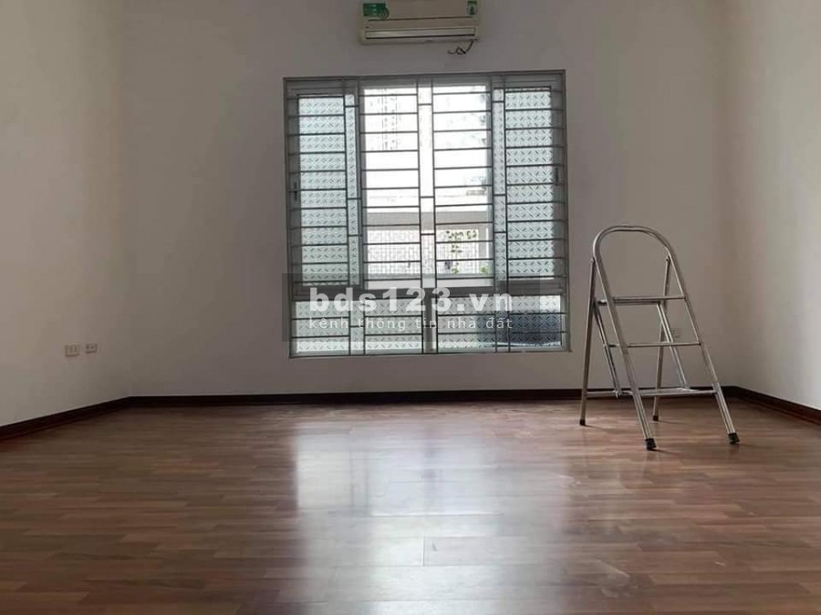 Bán nhà thoáng, rộng đường Lĩnh Nam. 33m2x 4 tầng, Giá 3.01 tỷ. Gia lộc mạnh.