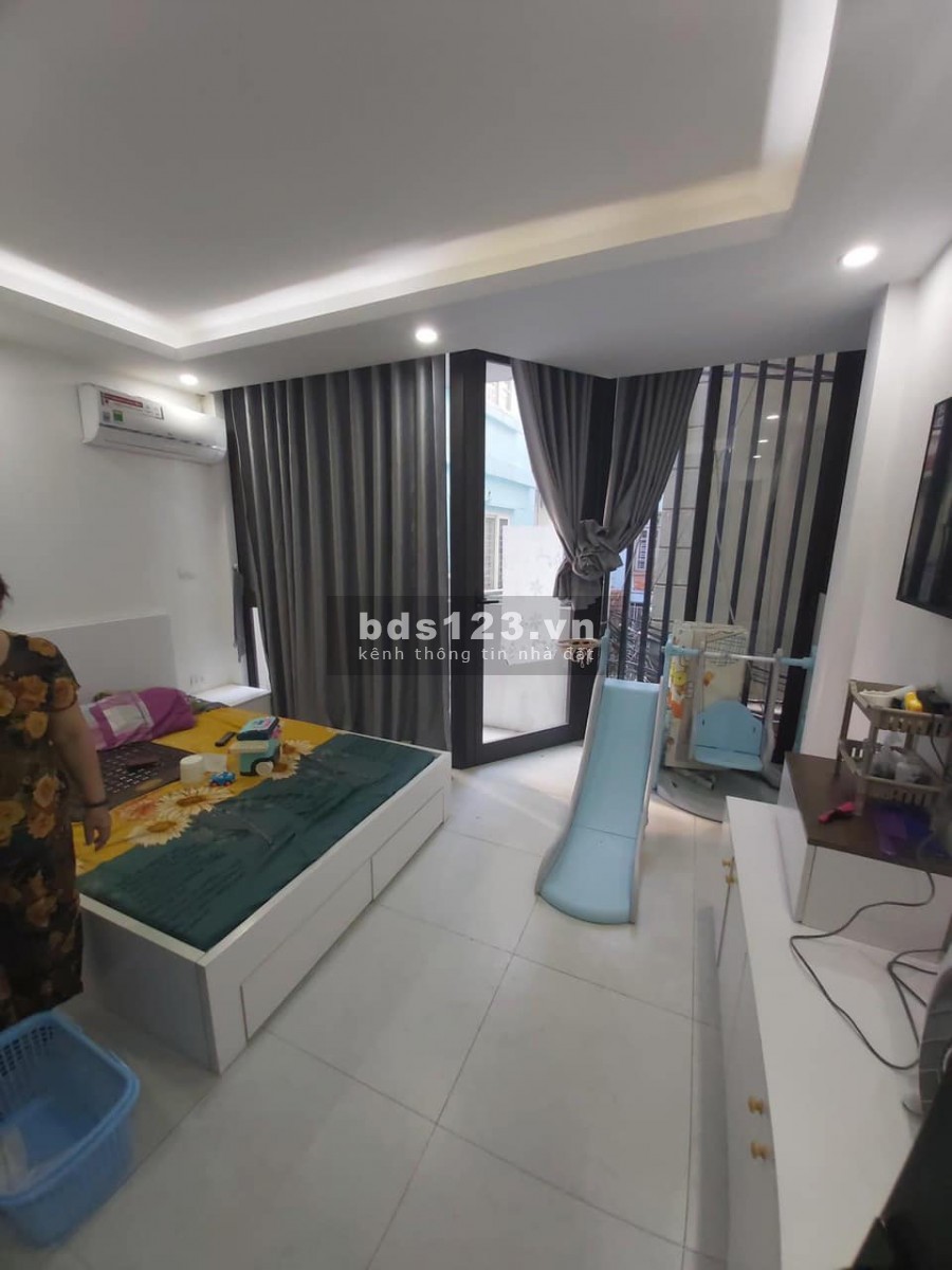 Nhà đẹp Nguyễn Khánh Toàn, kinh doanh, an sinh đỉnh, dt 52m2, 5 tầng, mt 4m giá chỉ 6.85 tỷ