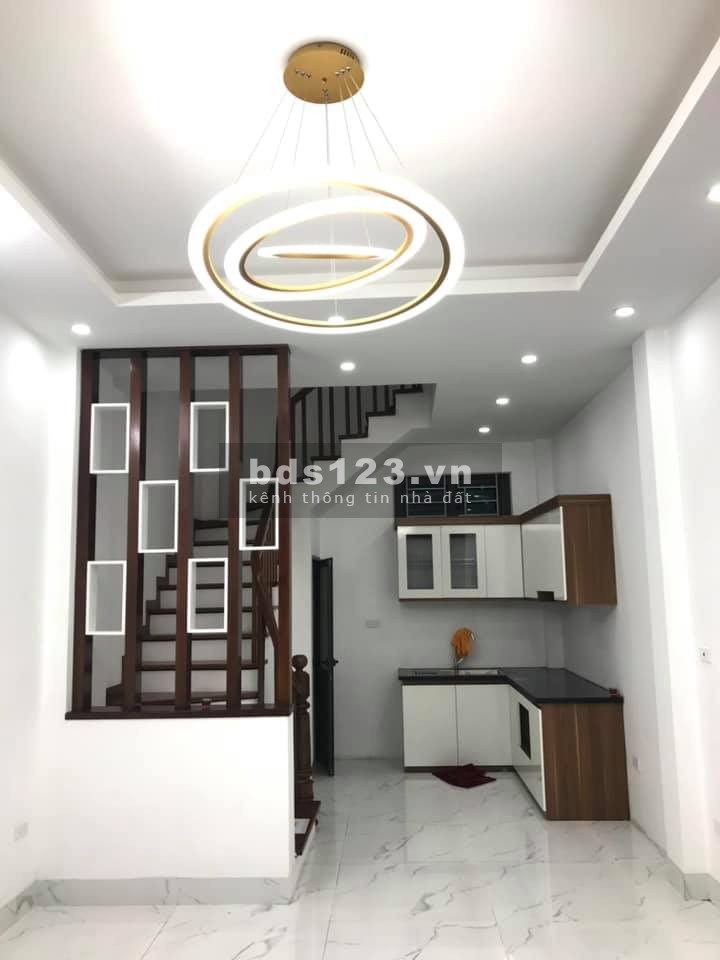 Bán nhà. Cầu Giấy ngõ 3 gác nhà mới về ở ngay, dt 30m2, 5 tầng, giá 3.15 tỷ