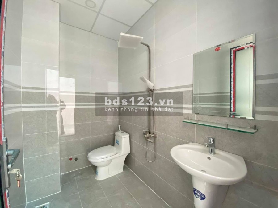 Nhà 1 Lầu 1 Trệt Sát Chợ Bình Chánh Có Sổ Hồng Riêng
