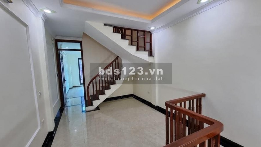 Nhỉnh 1 tỷ có ngay khẩu Hà Nội, ô tô để trong nhà, dt 33m2, 4 tầng đúc