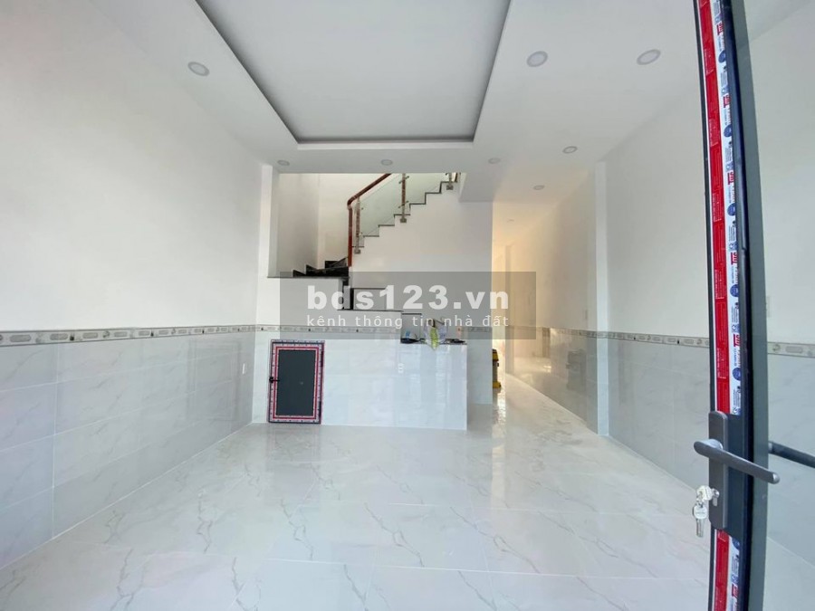 Nhà 1 Lầu 1 Trệt Sát Chợ Bình Chánh Có Sổ Hồng Riêng