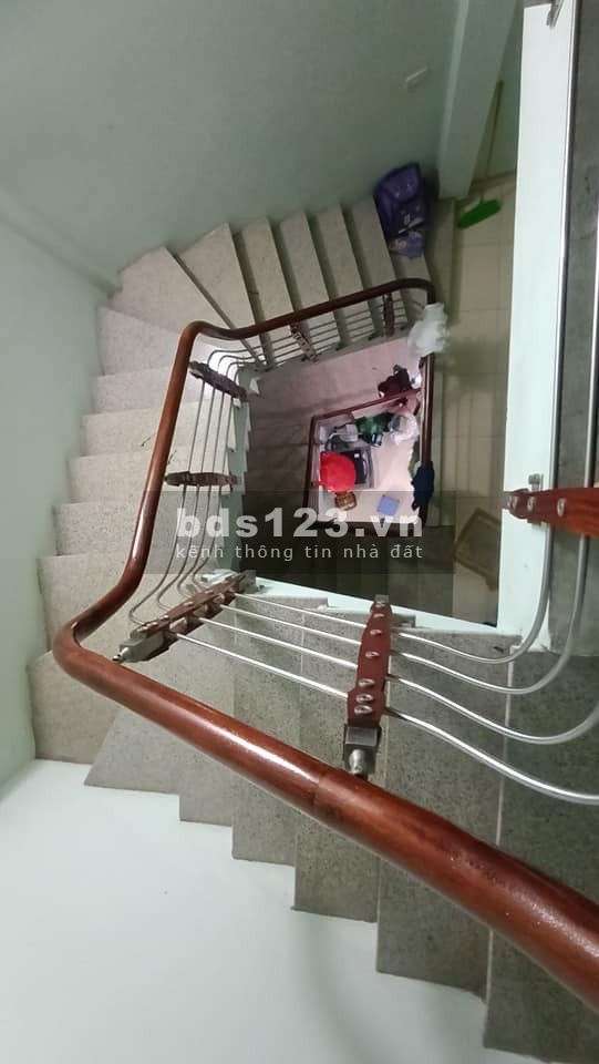 Nhà hiếm, ô tô vào nhà Quận Đống Đa 33m2 giá bán 6.7 tỷ, thang máy