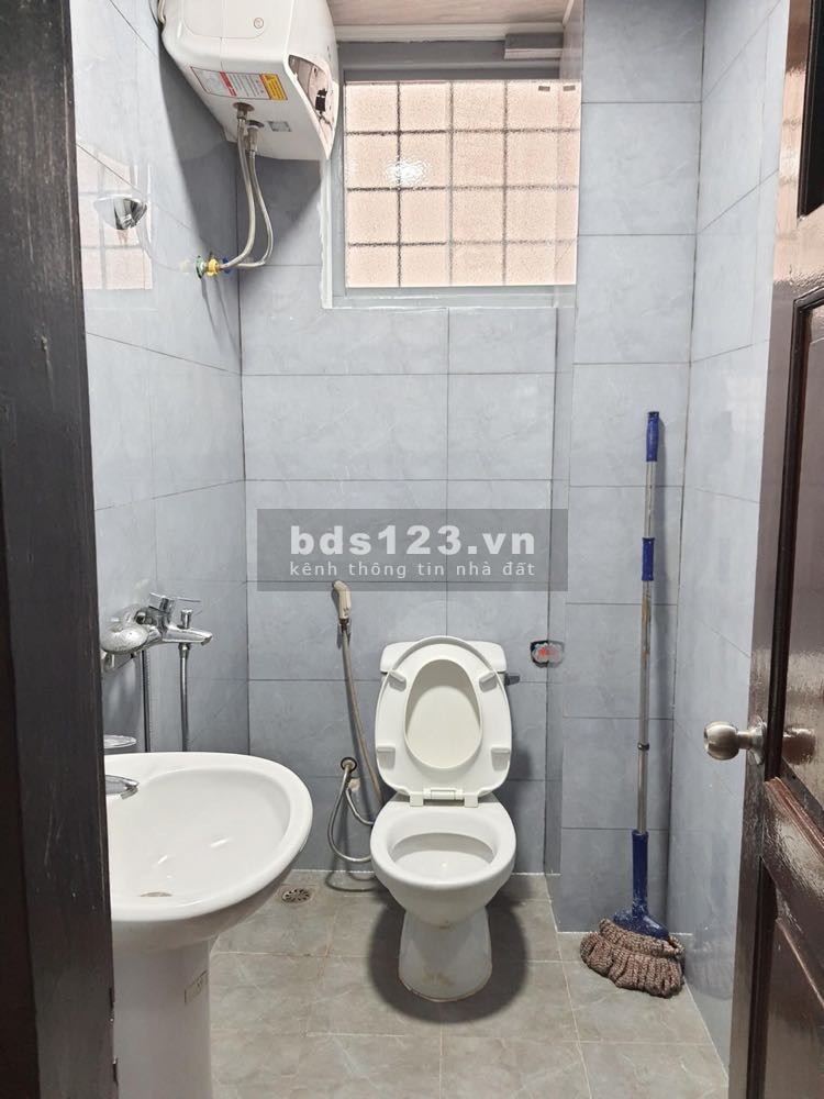 Bán gấp nhà Nguyễn Văn Cừ, 3 mặt thoáng, 92m2, 6 tầng, MT 11m, nhỉnh 17 tỷ ( siêu phẩm)