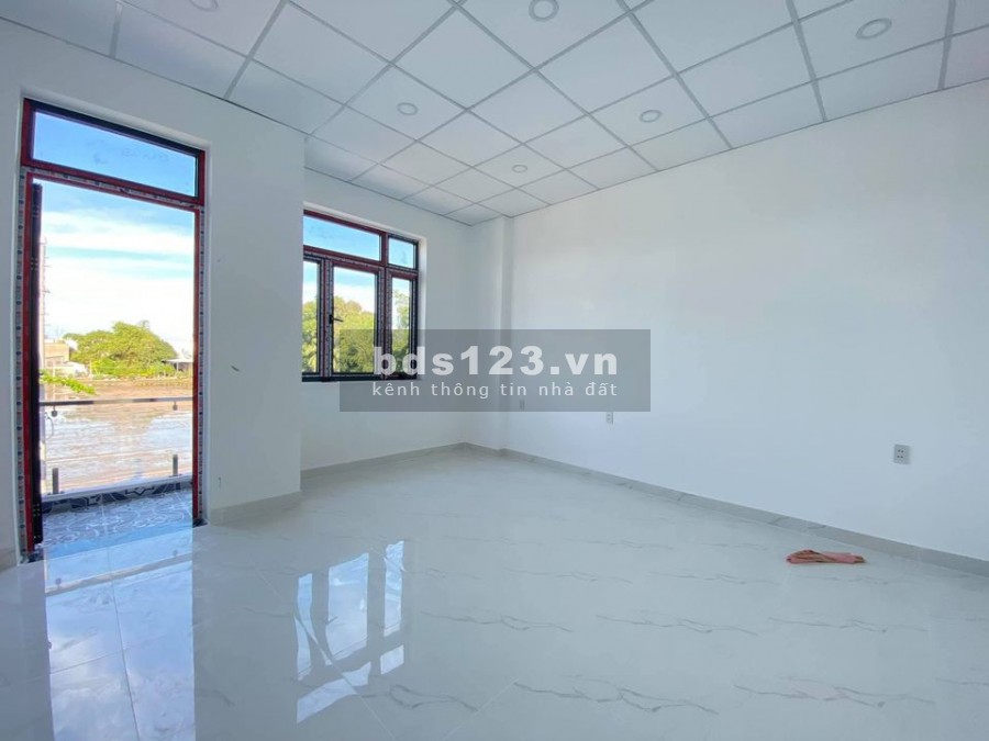 Nhà 1 Lầu 1 Trệt Sát Chợ Bình Chánh Có Sổ Hồng Riêng