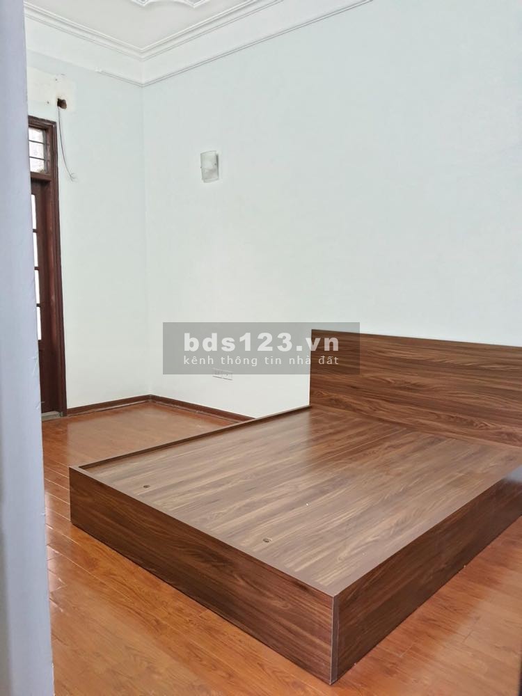 Bán gấp nhà Nguyễn Văn Cừ, 3 mặt thoáng, 92m2, 6 tầng, MT 11m, nhỉnh 17 tỷ ( siêu phẩm)