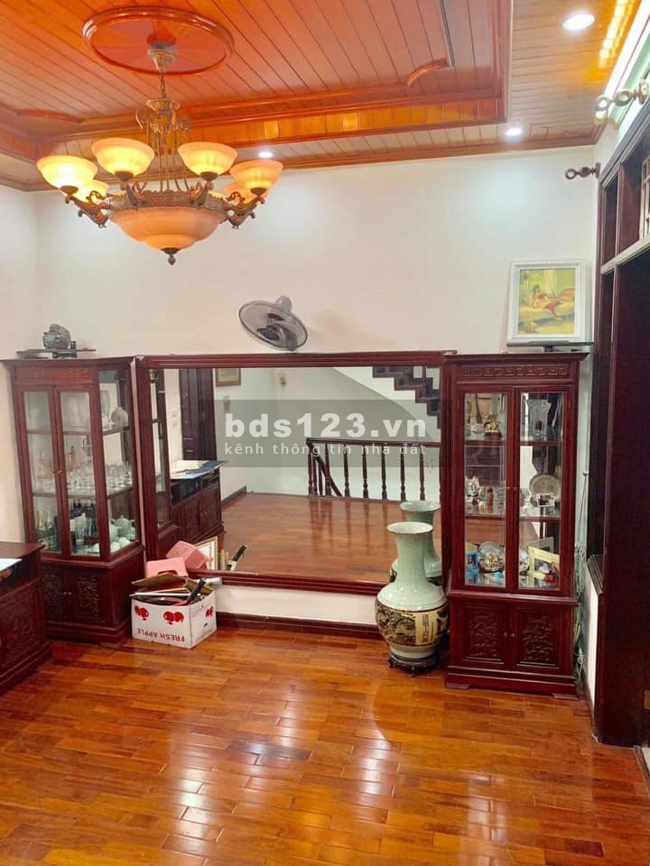 Nhỉnh 8 tỷ, nhà Cầu Giấy, chùa Hà, 2 mặt thoáng trước sau, tặng nội thất, 4 tầng