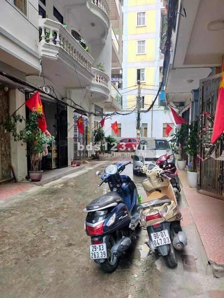 Bán nhà 5 tầng ngõ 40 Trần Vỹ, đường ô tô tránh, gần phố . DT 42m2 mt 4m, giá 6.8 tỷ