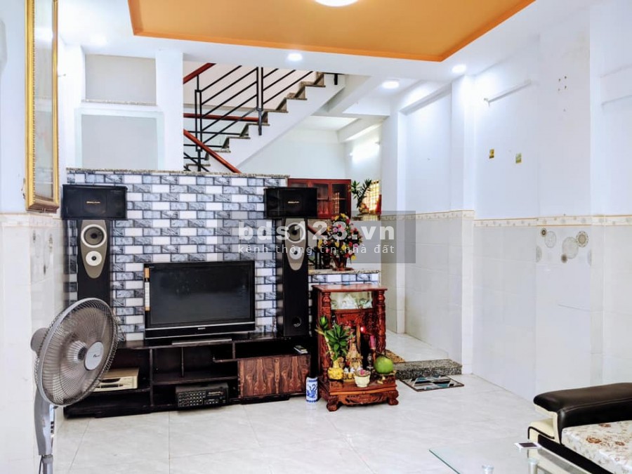 Tân Phú 45m2 giá chỉ 3 tỷ 300 4x11 Nhà 1 trệt 1 lầu, 3 phòng ngủ, tin đúng 100%
