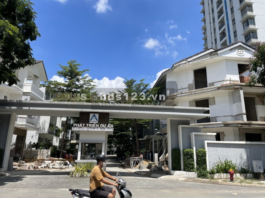 Bán gấp nhà phố Compoud Luois Graden trong KDC cao cấp Khang An