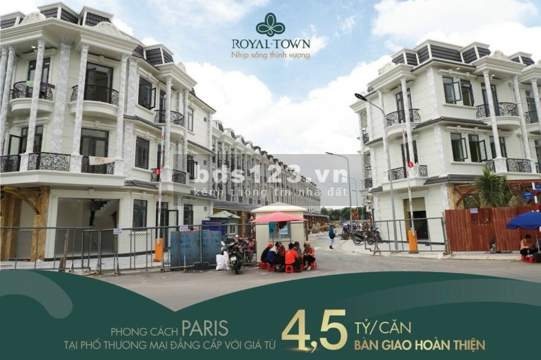 Bán nhà phố thương mại 1 trệt 2 lâu nằm ngay trung tâm TP Dĩ An