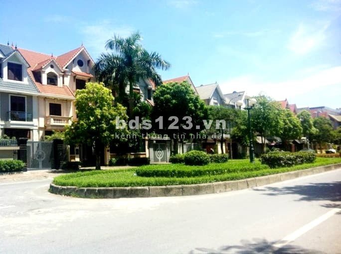 Biệt thự kđt Văn Quán, gần đường Nguyễn Khuyến, nhà xây tho, dt 220m2, 4 tầng, giá 90 triệu/m2