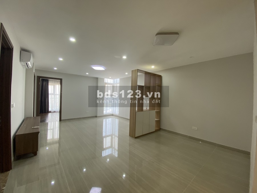 Bán căn hộ The Link Ciputra, 114m2, 3 ngủ 2 vệ sinh, ban công Đông Nam thoáng mát, đồ nguyên bản CĐT, Lh: 0972933496