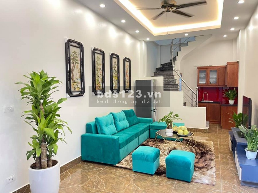 Bán nhà Cầu Giấy lô góc sổ đỏ chính chủ 32m, 3 tầng giá 2,6 tỷ