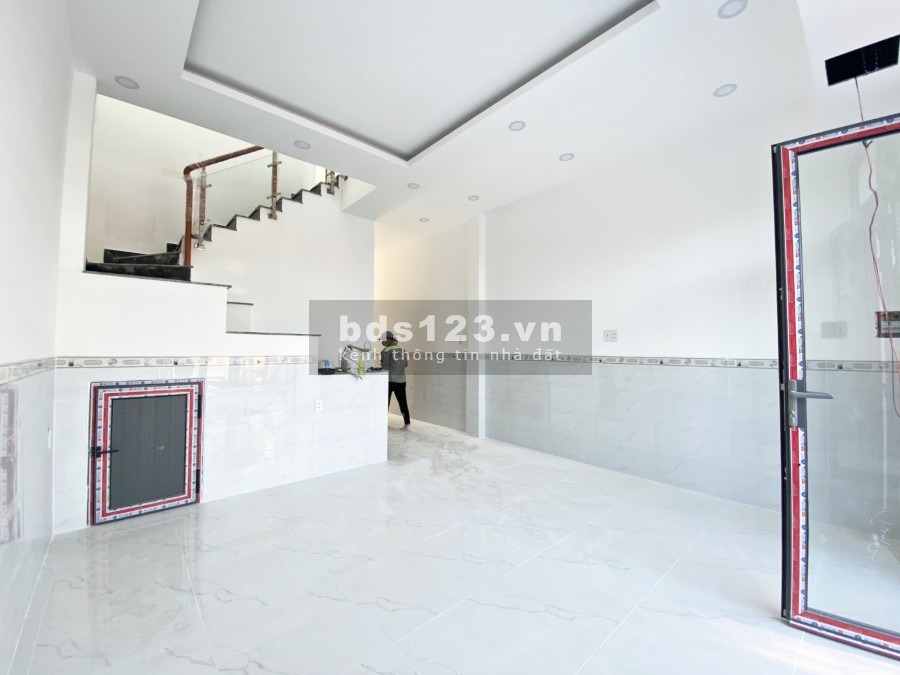 Cần bán căn nhà 108m2, mới xây đường Huỳnh Hữu Trí, cách chợ Bình Chánh 10 phút