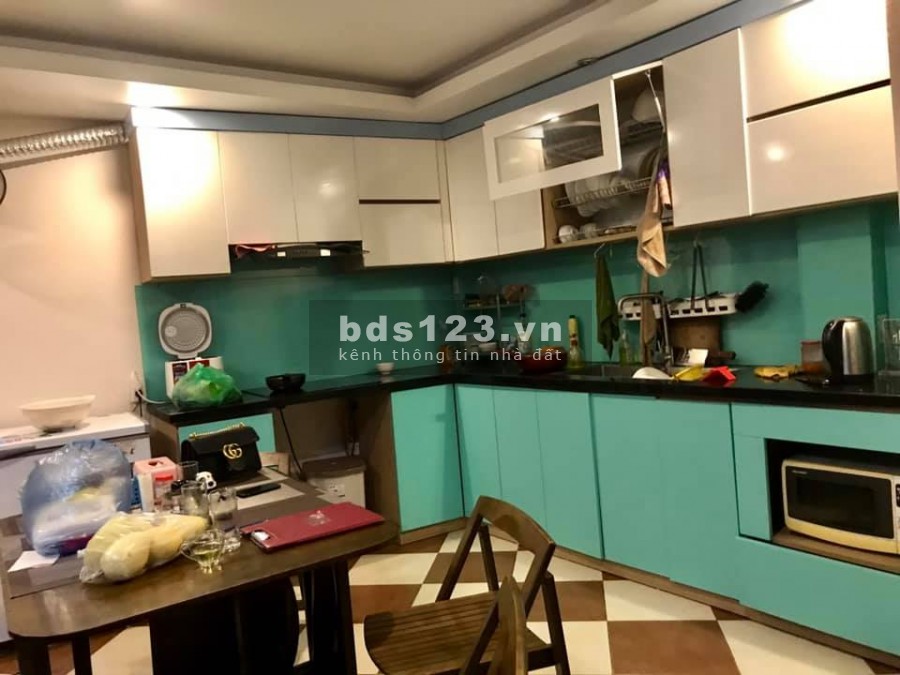 Bán siêu phẩm lô góc Hoàng Quốc Việt 6 tầng, mt 4m, ngõ thông, giá chỉ 3.8 tỷ