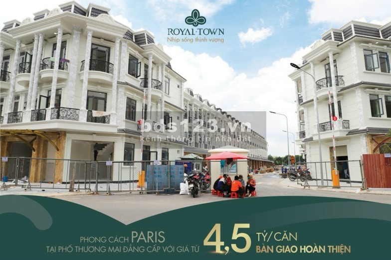 Bán nhà phố thương mại 1 trệt 2 lâu nằm ngay trung tâm TP Dĩ An