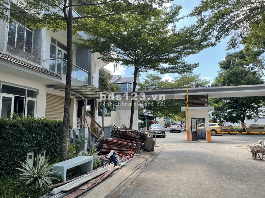 Bán gấp nhà phố Compoud Luois Graden trong KDC cao cấp Khang An
