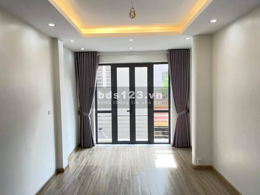 Bán nhà Cầu Giấy lô góc sổ đỏ chính chủ 32m, 3 tầng giá 2,6 tỷ