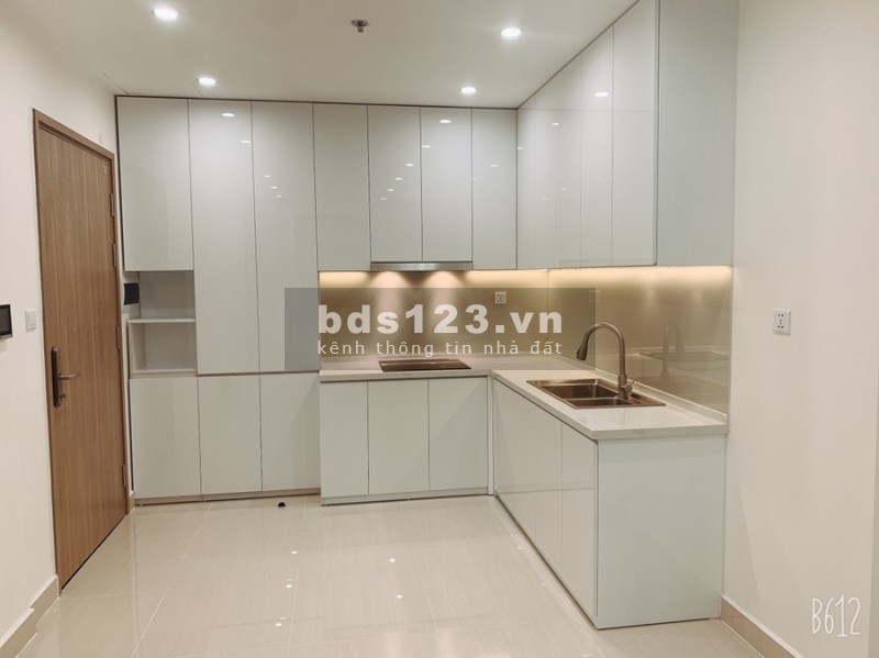 Cho thuê cấp căn 2PN2WC nội thất cơ bản tại Vinhomes Smart City