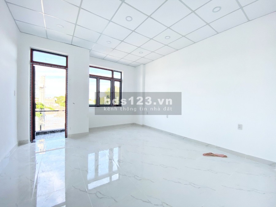 Cần bán căn nhà 108m2, mới xây đường Huỳnh Hữu Trí, cách chợ Bình Chánh 10 phút