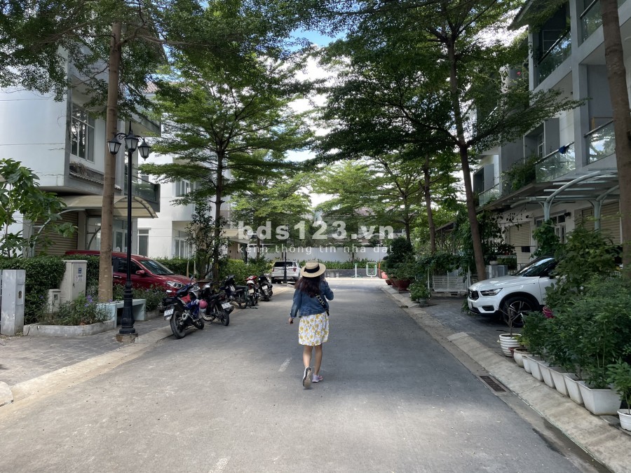 Bán gấp nhà phố Compoud Luois Graden trong KDC cao cấp Khang An