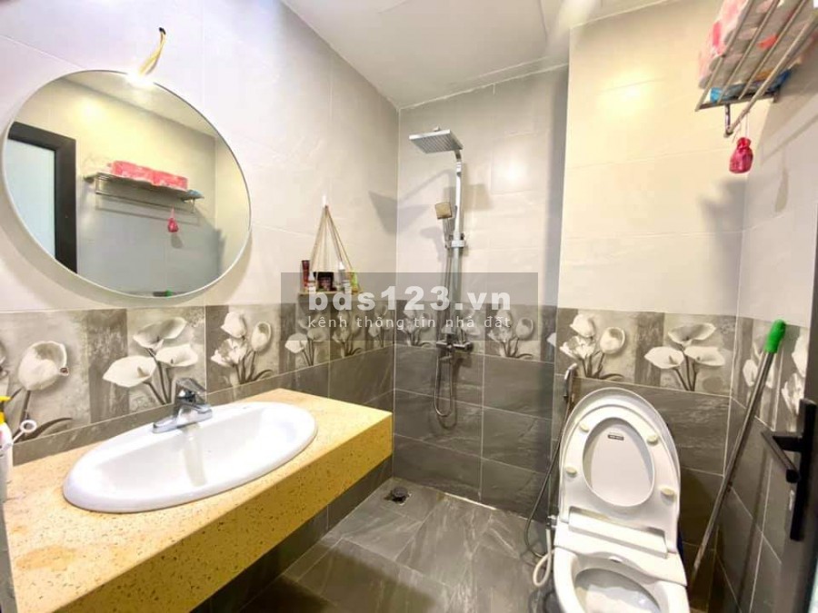 Cần bán nguyên căn long lanh, thanh khoản cao, đường Bồ Đề, Quận Long Biên