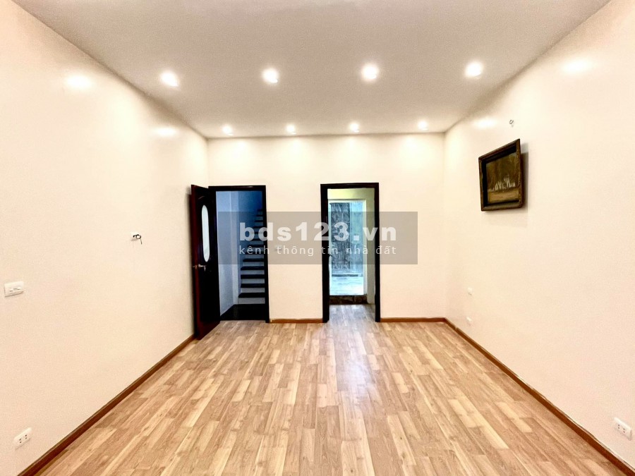 Bán nhà phố Tây Sơn, ngõ to ngang phố, ô tô tránh, kinh doanh đỉnh