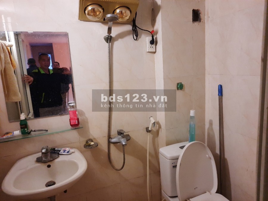 Cho thuê nhà ở 2 tầng tổng diện tích 90m2 tại 238 Âu cơ Tây hồ HN ô tô đỗ cửa