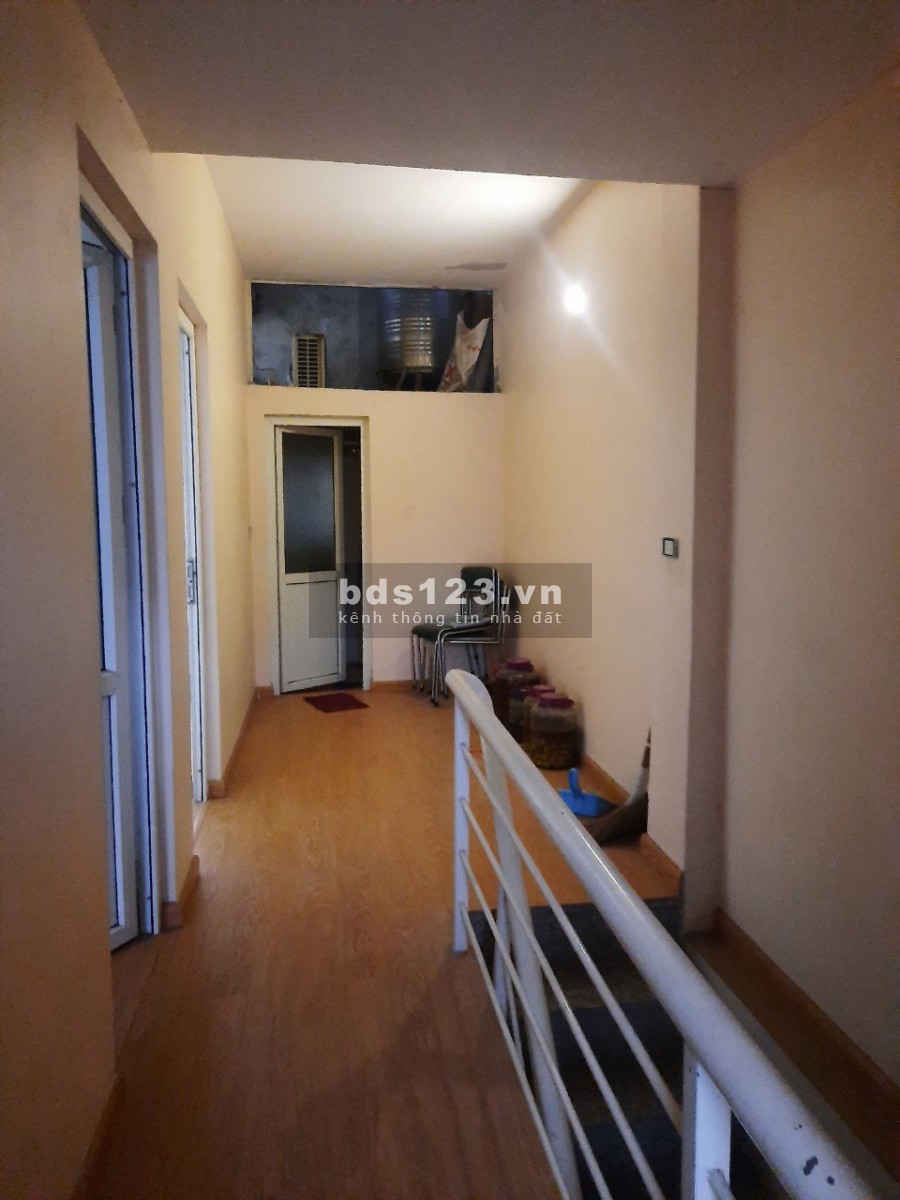 Cho thuê nhà ở 2 tầng tổng diện tích 90m2 tại 238 Âu cơ Tây hồ HN ô tô đỗ cửa