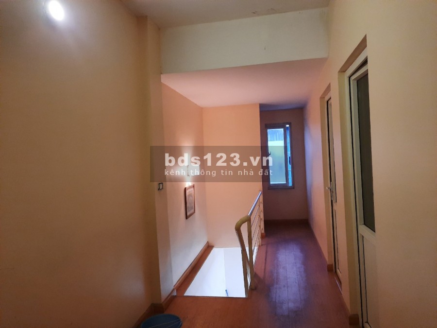 Cho thuê nhà ở 2 tầng tổng diện tích 90m2 tại 238 Âu cơ Tây hồ HN ô tô đỗ cửa